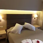 Angelika House 1 *